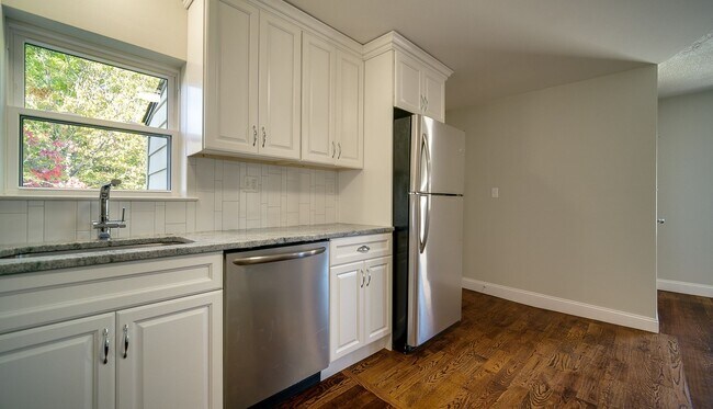 Building Photo - 185 Willow St