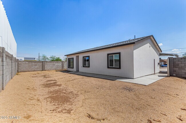 Building Photo - 2746 W Pima St