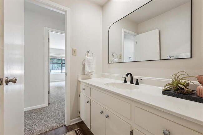 Building Photo - 3609 Peregrine Falcon Dr