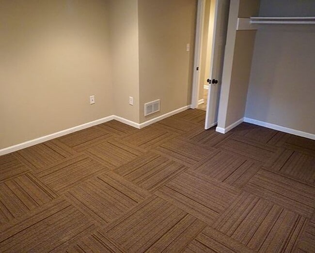 Building Photo - Affordable 5-Bedroom House Near U of M Campus