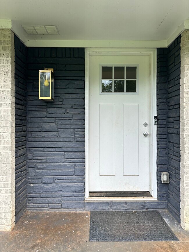 Building Photo - 2562 Miriam Ln