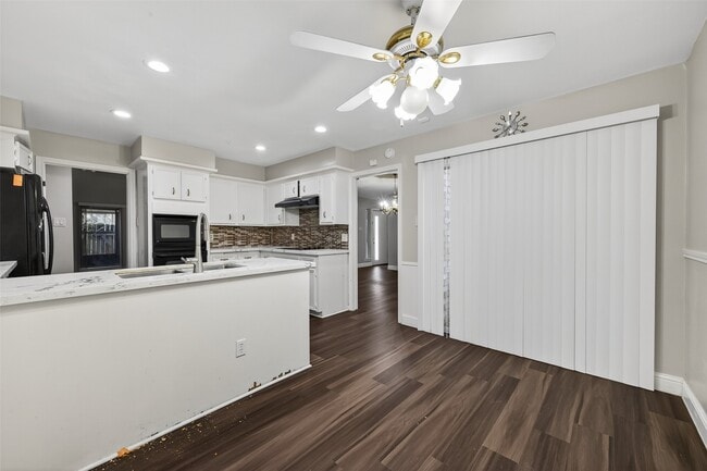 Building Photo - 7735 Teal Run Dr