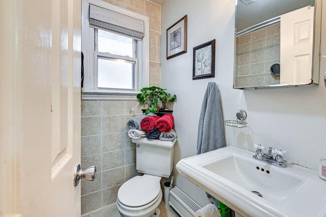 Building Photo - 5 Terrace Pl