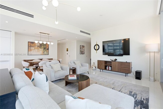 Building Photo - 300 Biscayne Blvd Way