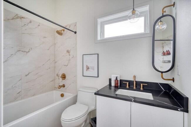 Building Photo - 5018 NE 26th Ave