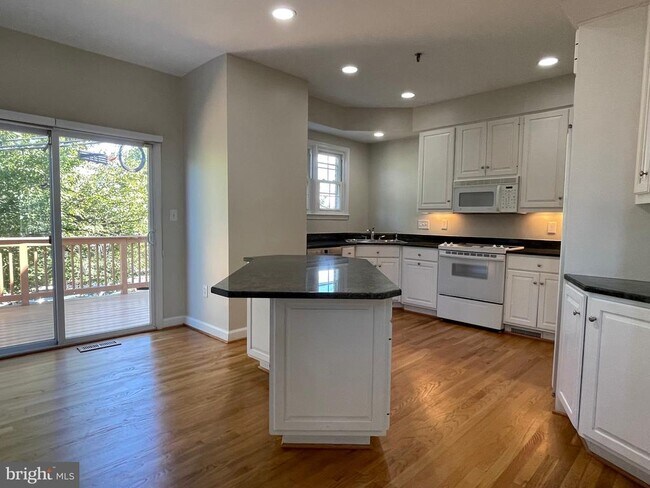 Building Photo - 9715 Whitley Park Pl