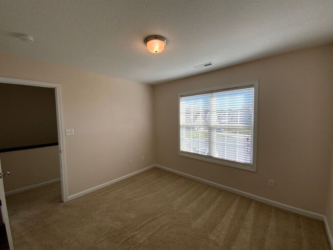 Building Photo - 4 BR 2.5 BA Carolina Plantations