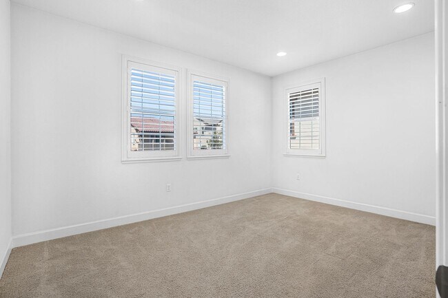 Building Photo - Charming 4BR/4BA Single-Family Home in Sou...