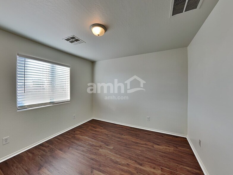 Building Photo - 21967 W Sonora St