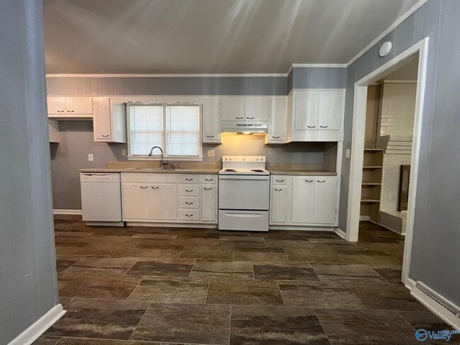 Building Photo - 803 Corsbie St NW