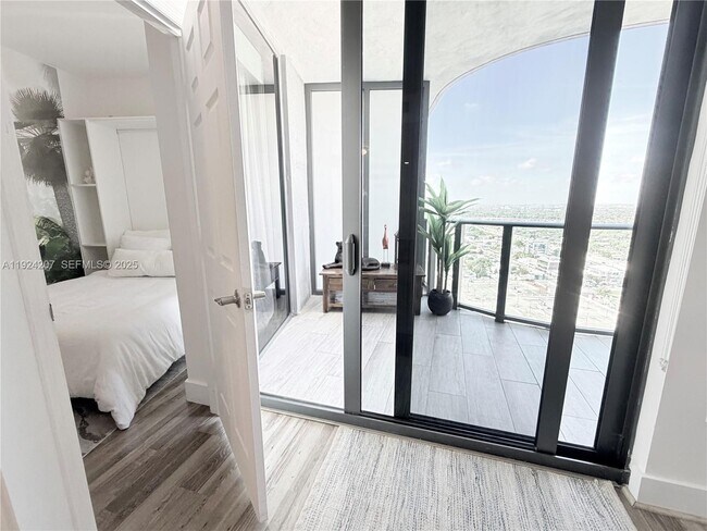 Building Photo - 121 NE 34th St