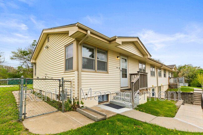 Building Photo - 3701 Saratoga St