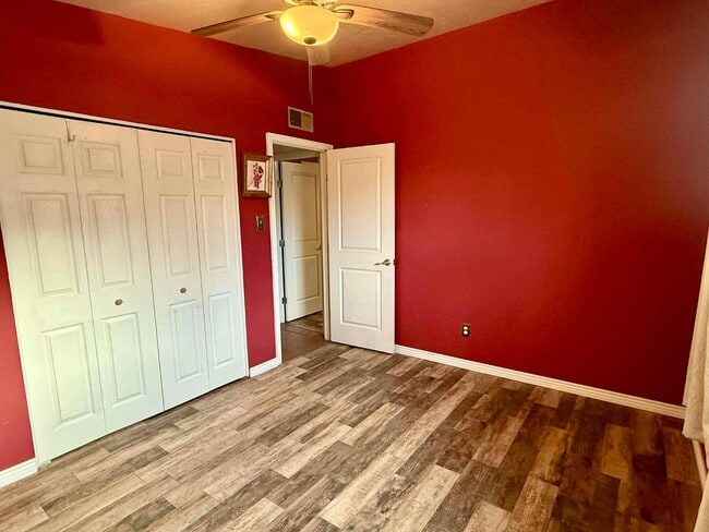 Building Photo - 8 Deborah Dr