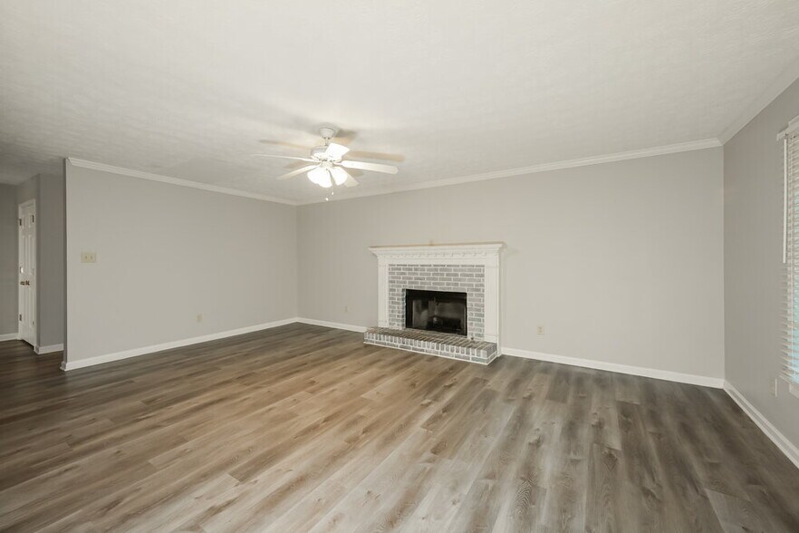 Building Photo - 175 Meadowbrook Dr