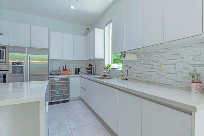 Building Photo - 7515 NW 99th Ave