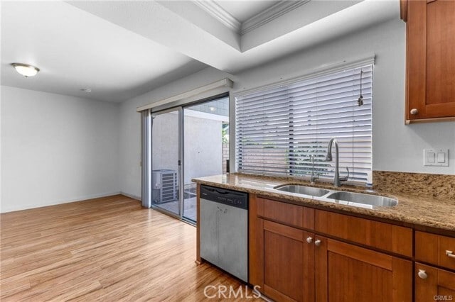 Building Photo - 5 Locust