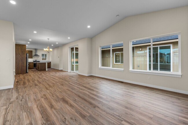 Building Photo - 899 NE Discovery Loop