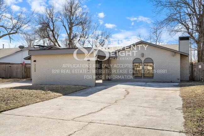 Building Photo - Beautiful 3 Bed/2 Bath Duplex Less Than 1 Mile from Campus!