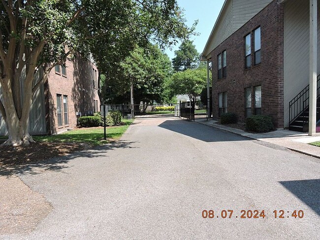 Building Photo - Old Goodwood Condo 2BR/2BA Gated Community