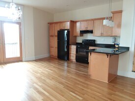 Building Photo - 144 Calumet St