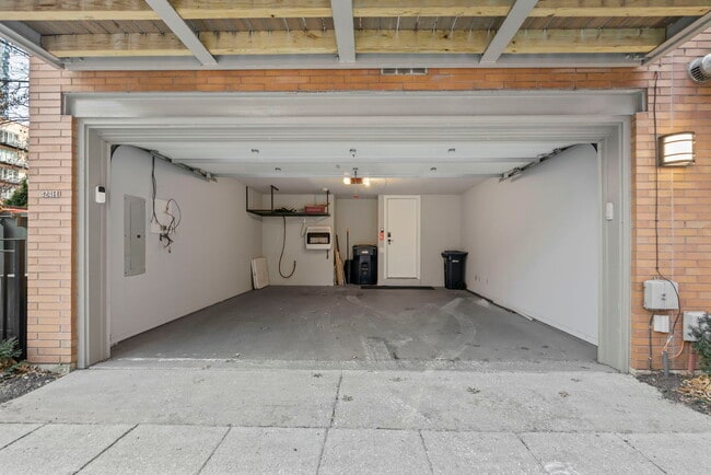 Building Photo - 424 E North Water St