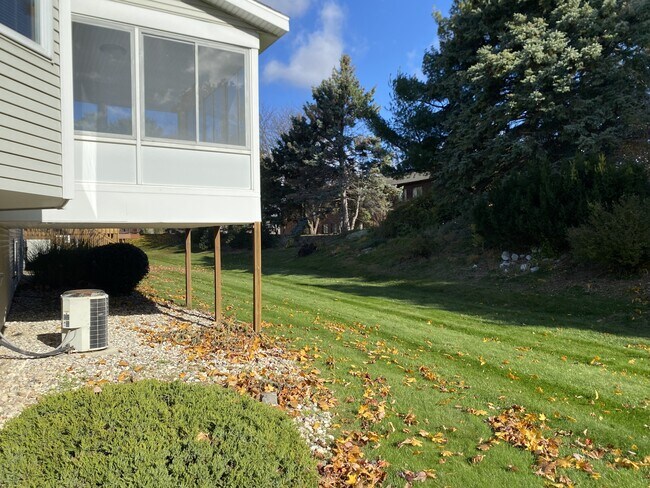 Building Photo - 783 Holly Creek Dr