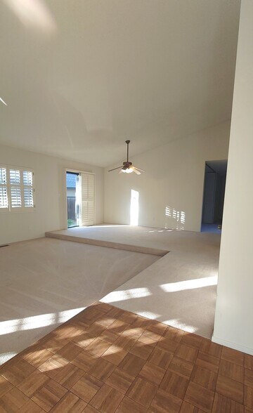 high ceilingsf - 636 Montezuma Ct