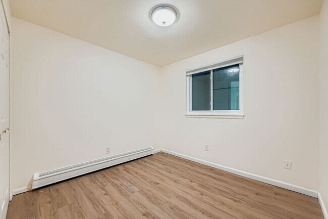 Building Photo - Stylish 1-Bedroom Condo in Prime Location! Available May 2nd!