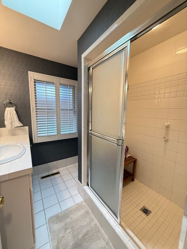 Building Photo - Beautiful & Bright! Stunning Council Crest Home W/ Exceptional Outdoor Sitting/Entertaining Areas!