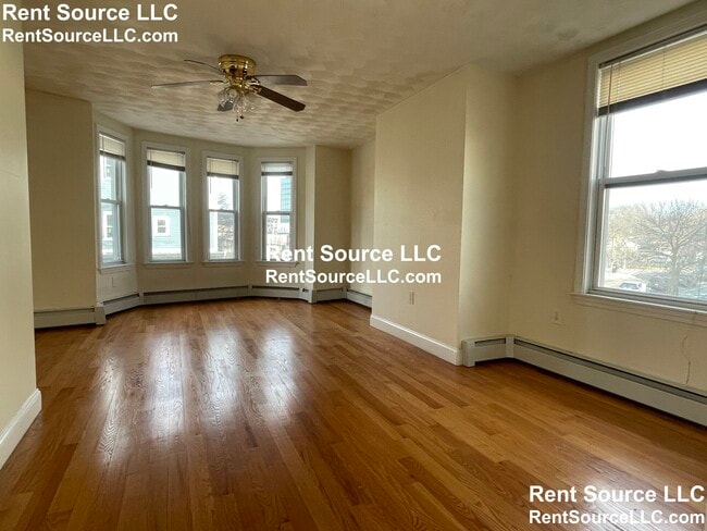 Building Photo - 1094 Cambridge St