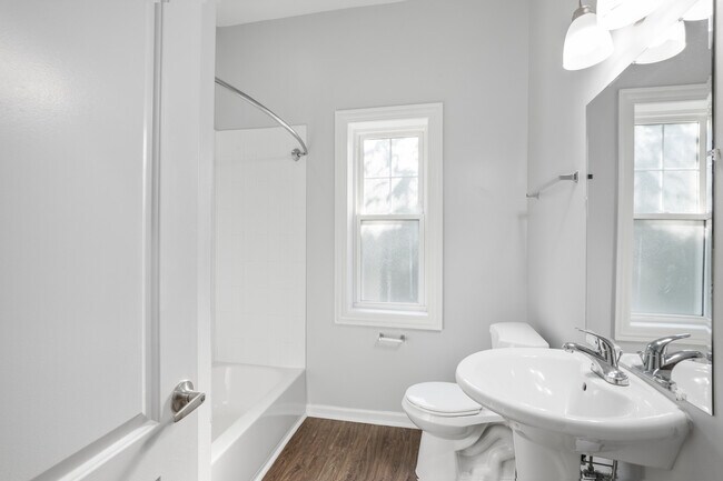 Building Photo - 7722 N Ashland Ave