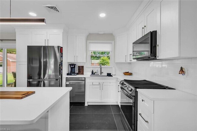 Building Photo - 13 Wendfield Cir