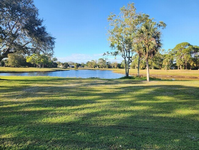 Building Photo - 357 NE Brasher Ct