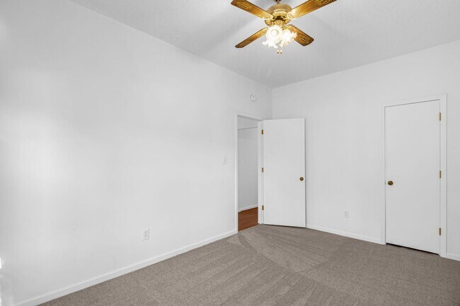 Building Photo - Cozy Home located in Greensboro