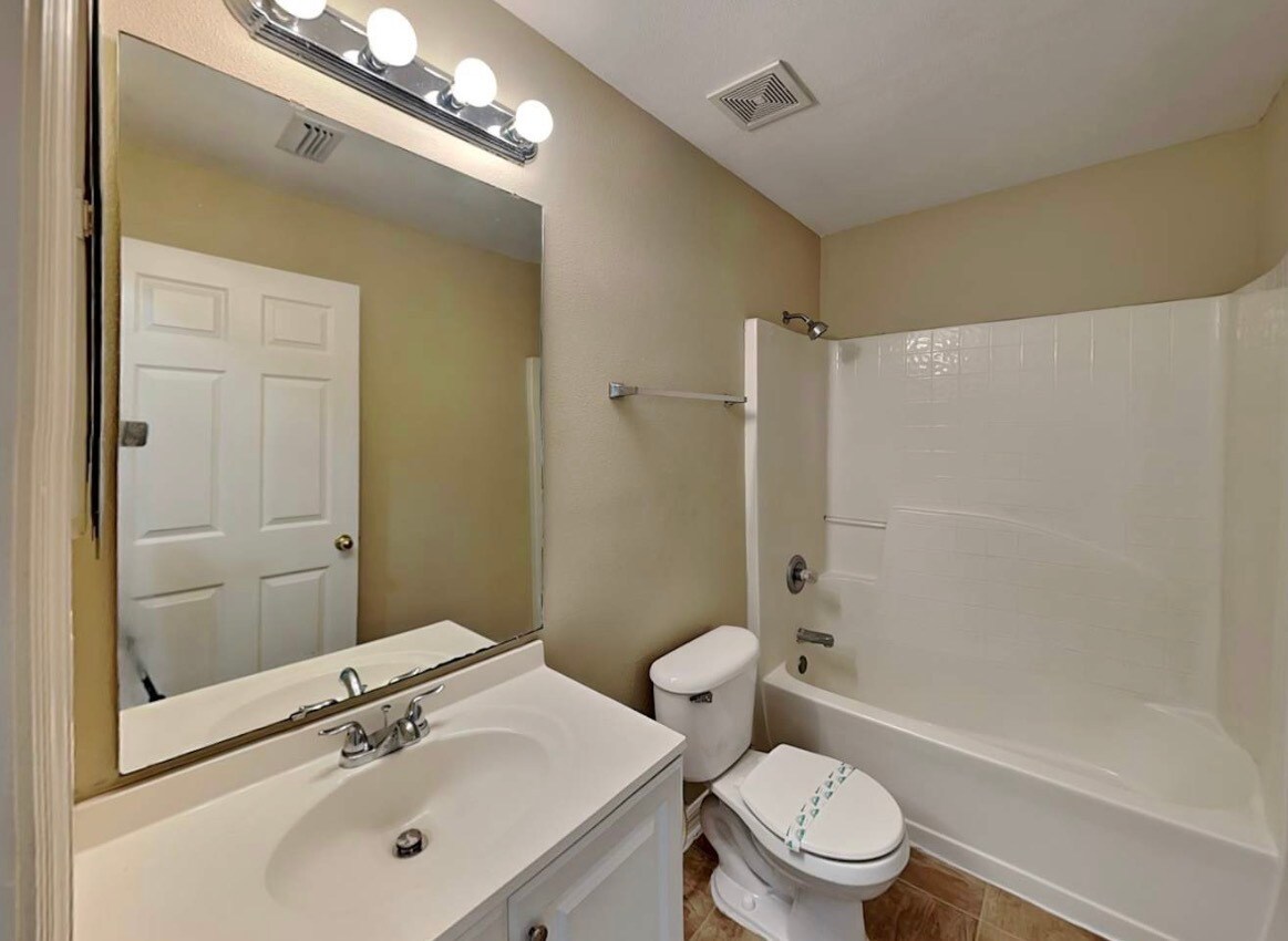 Building Photo - 7415 Overland Park Blvd W