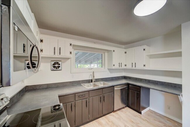 Building Photo - 3 Bedroom Apartment in Burlington VT Avail...