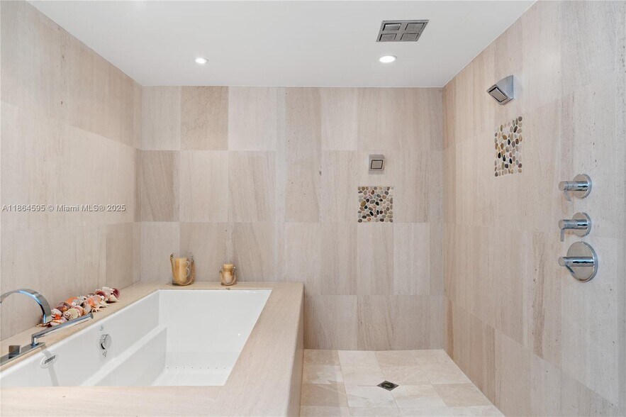 Building Photo - 5875 Collins Ave