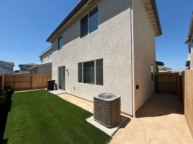 Building Photo - Brand New Home