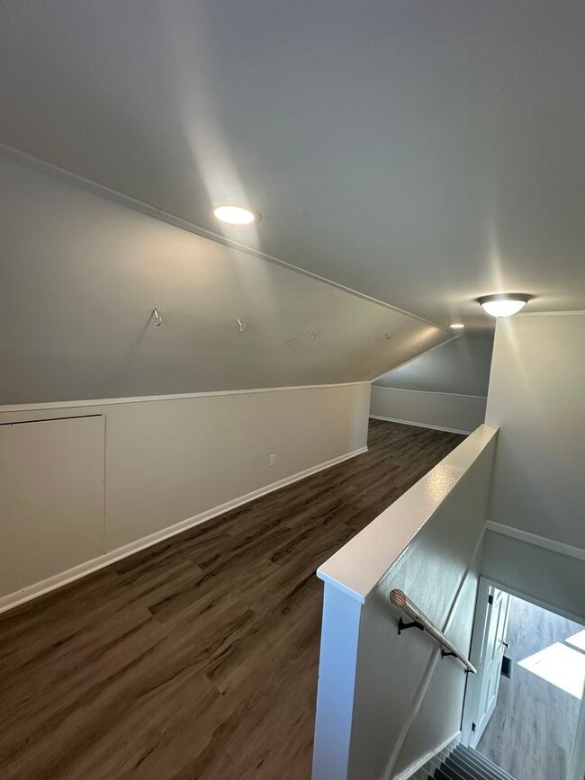 Building Photo - Charming 3 Bedroom In Central Columbus with Fenced in Yard