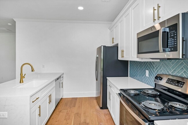 Building Photo - Pre-Leasing for the 26-27 School Year! - N...