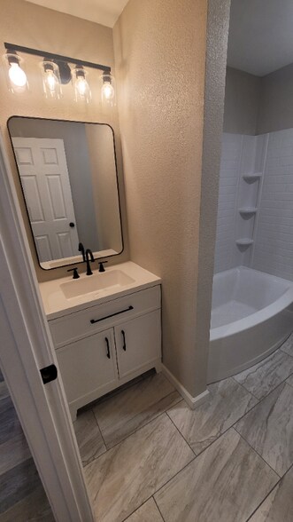 Building Photo - 206 W Chester St