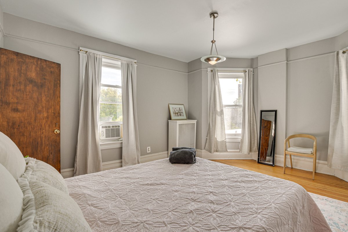 Building Photo - 5429 S Blackstone Ave