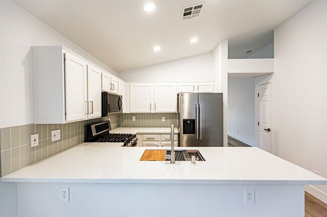 Building Photo - Stunning 3-bedroom One Story Home