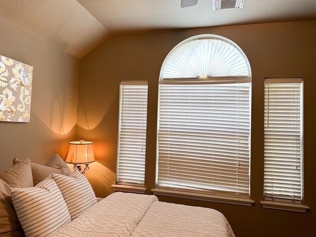 Building Photo - 16422 Red Crest Dr