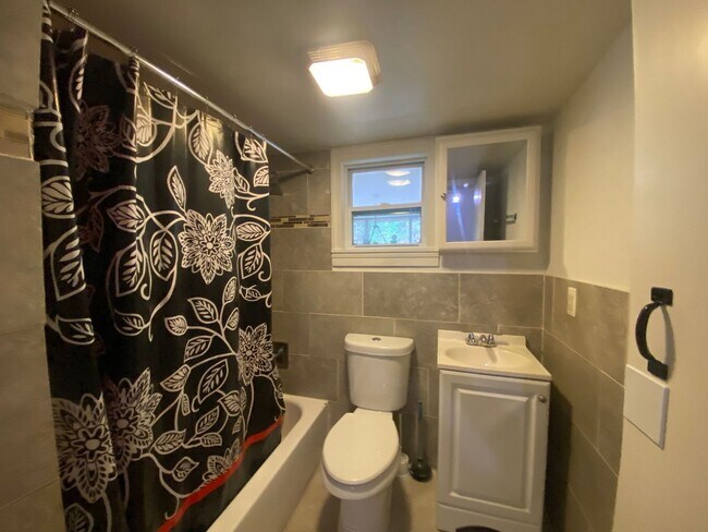 Building Photo - Atrium Park