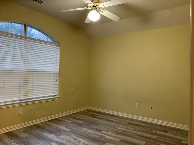 Building Photo - 1313 Limestone Creek Dr