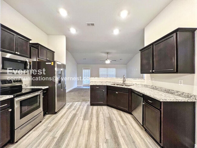 Building Photo - 5909 Kuykendall Dr