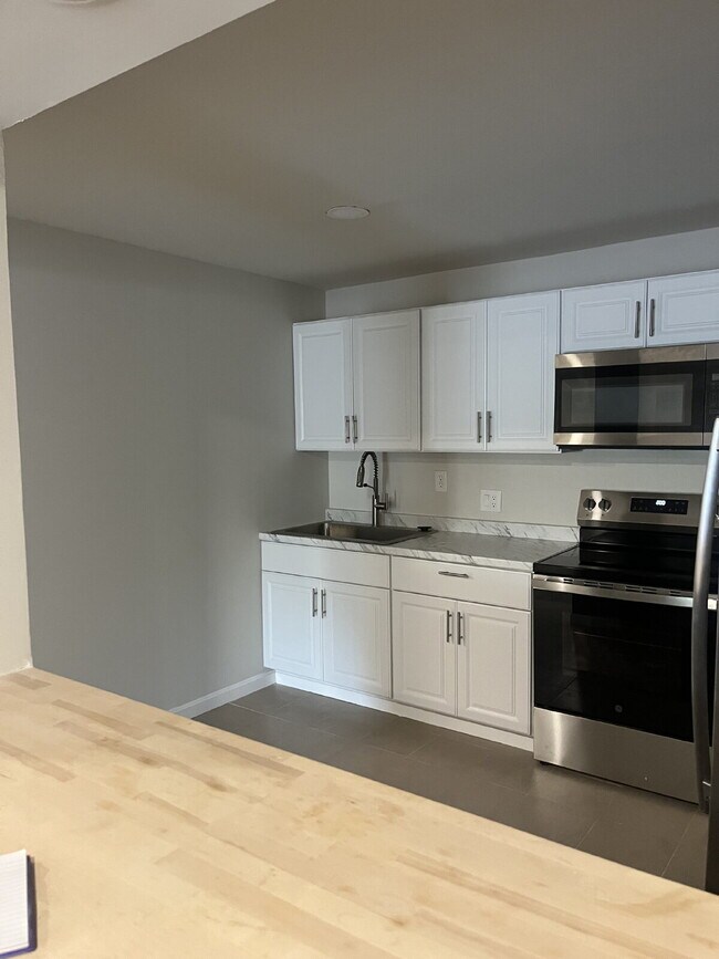 Building Photo - ALL UTILITIES INCLUDED!!