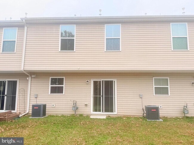 Building Photo - 70 Azalea Cir