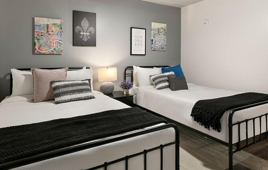 Building Photo - 611 Commerce St